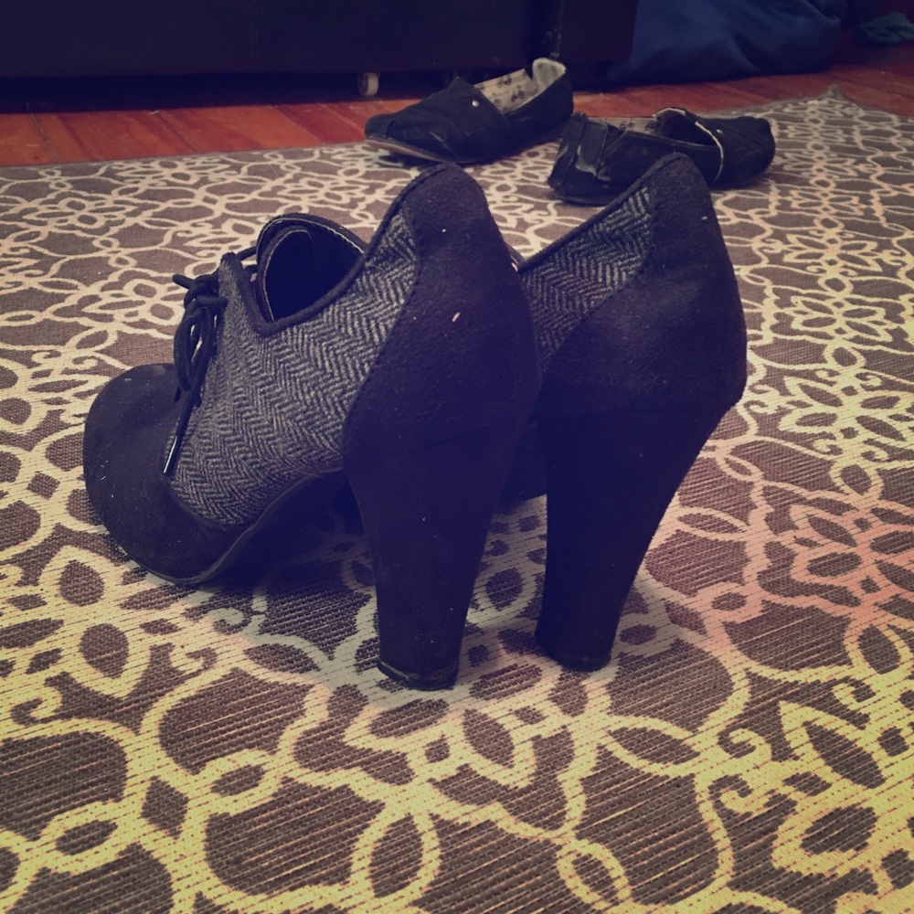 Size 9 1/2 XOXO heels